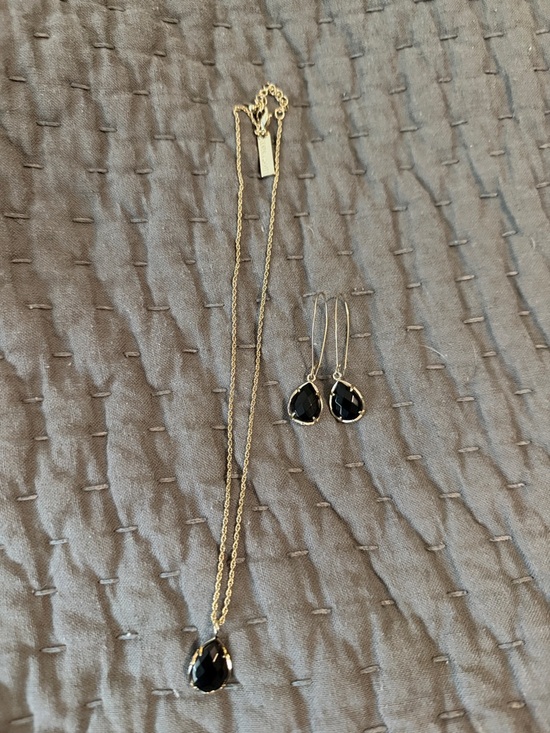 Kendra Scott Jewelry - Kendra Scott Gold Necklace and Earrings with Black Teardrop Stones